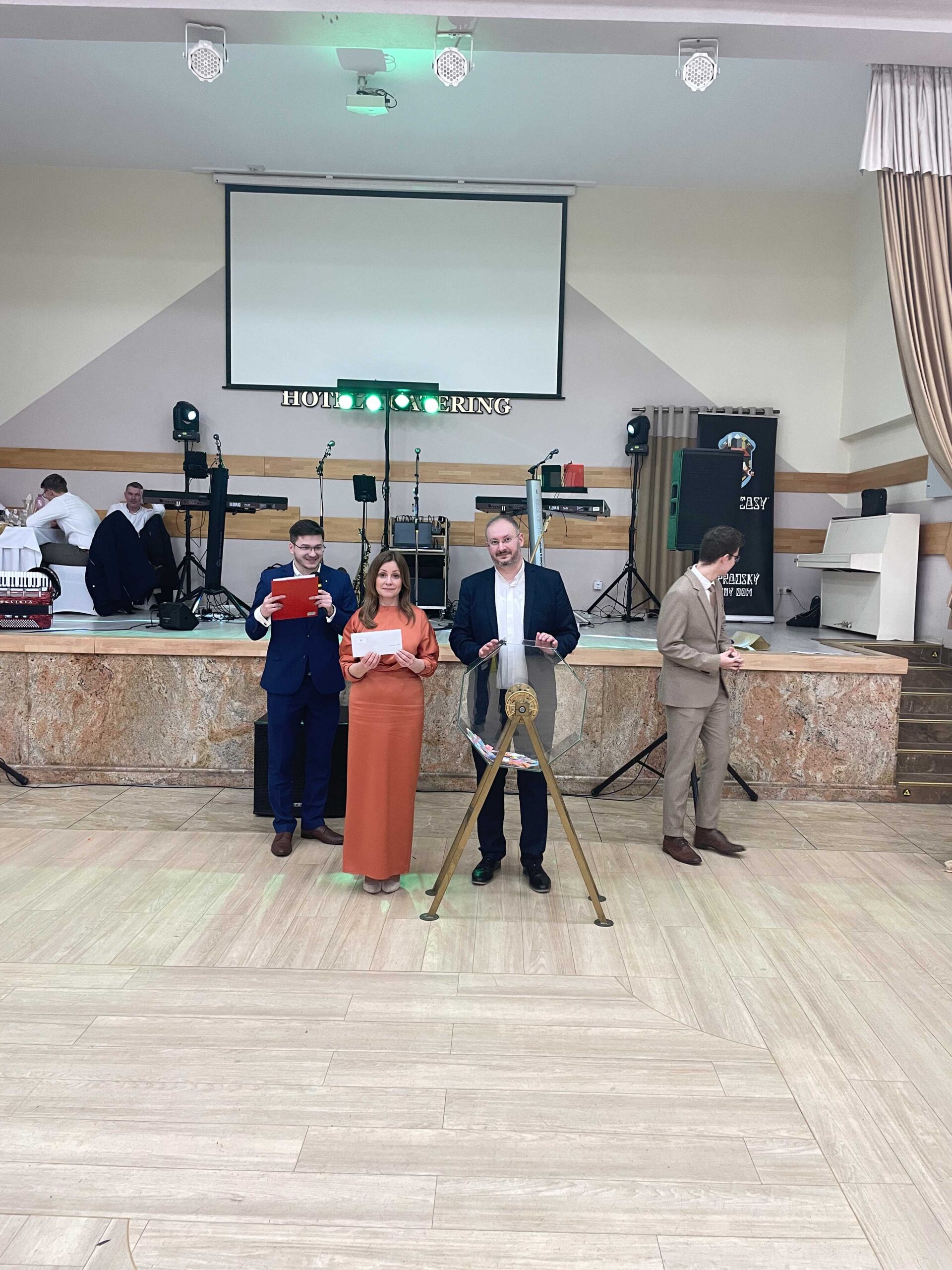 PLEStombola (64) PLEStombola (64)